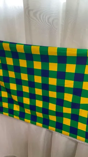 Tecido quadriculado com cores do Brasil