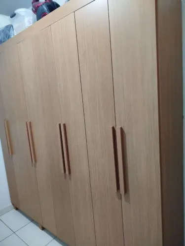 Guarda-roupa de madeira/MDF à venda