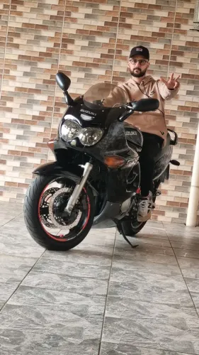 GSX 750F Monica