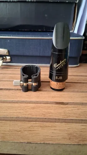 Boquilha para clarinete 5JB com abrçadeira BG