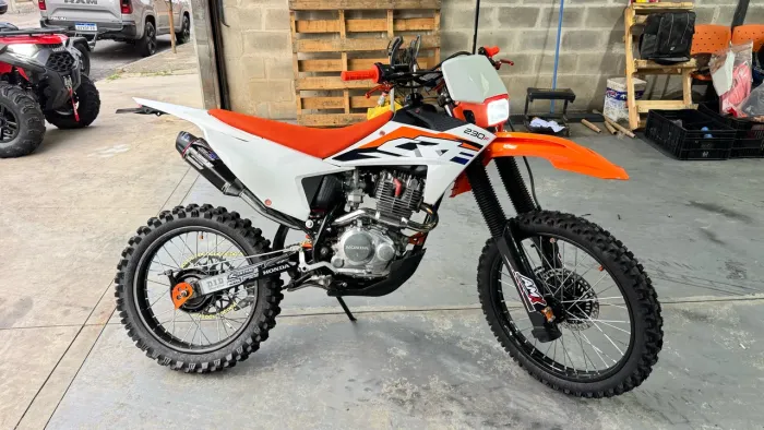 CRF EXCLUSIVA 230 F MOTO RARIDADE