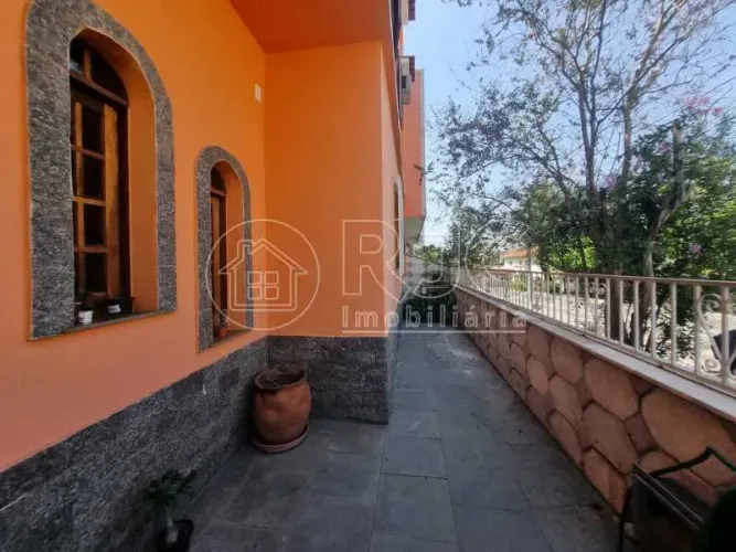 Casa de vila para venda possui 98 metros quadrados com 4 quartos