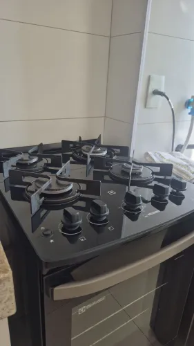Fogão 4 bocas preto mesa de vidro Electrolux PerfectCook 