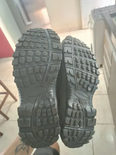 Bota EPI. Bico de aço número 41/42