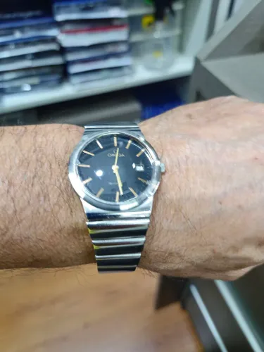 Relógio Ômega Quartz.