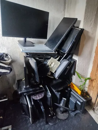 Lote de monitores no estado (45 uni)