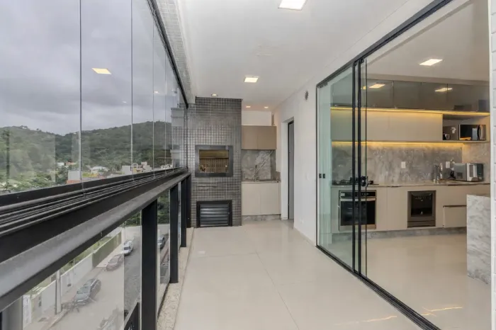 Apartamento à venda na Praia Brava em Itajaí.
