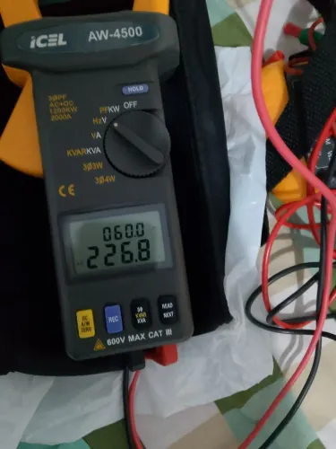 Está a venda 2 alicate amperímetro seme novo com uma bateria novinha completo com capinha 