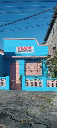 VENDO CASA C/ 03 QUARTOS E QUINTAL, CACHOEIRINHA NA FRENTE DO HOSPITAL MILITAR!