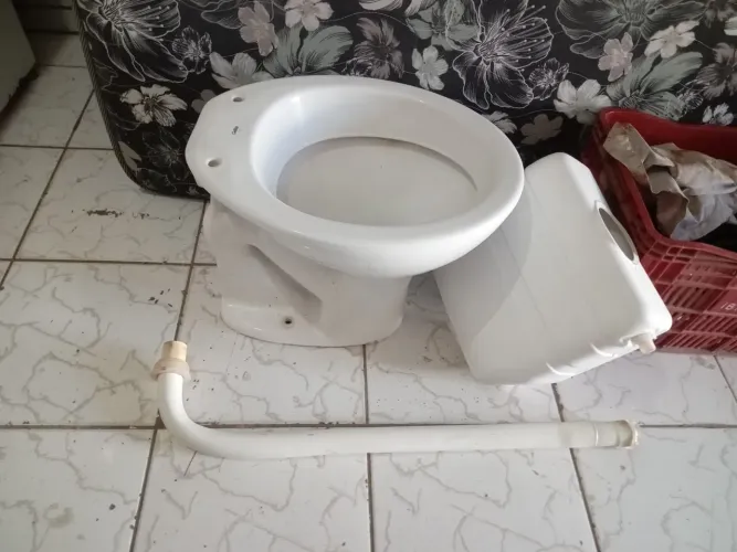 VENDO UM VAZO SANITARIO BEM CONSERVADO