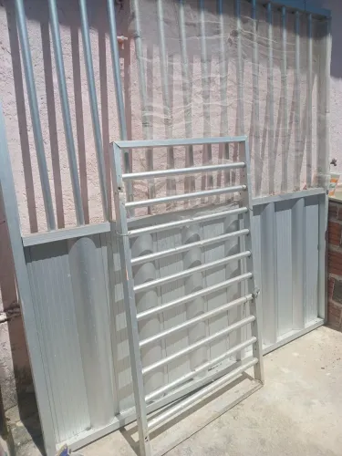 Portão de alumínio