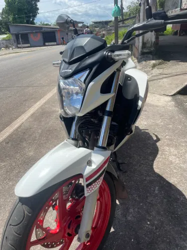 Vendo Cb twistter Selada e Quitada Ano 2022