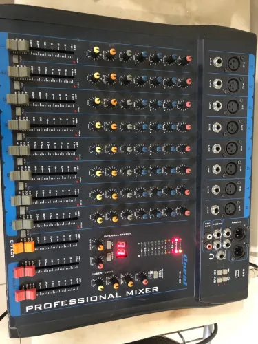 Mesa de som Oneal Omx 80  com defeito 