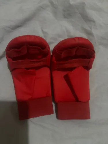Protetor de mão para karatê da marca Araujo