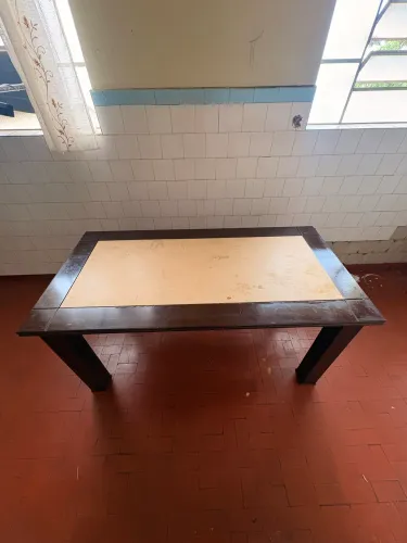 Mesa de Jantar em Madeira - Até 6 Lugares