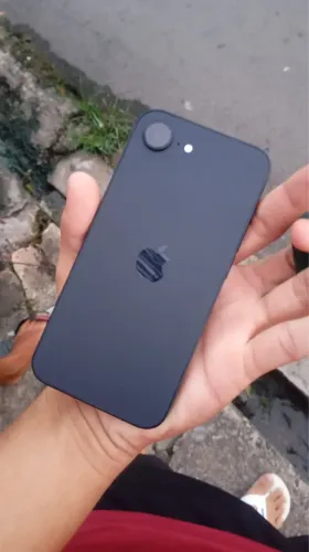 iPhone 16e