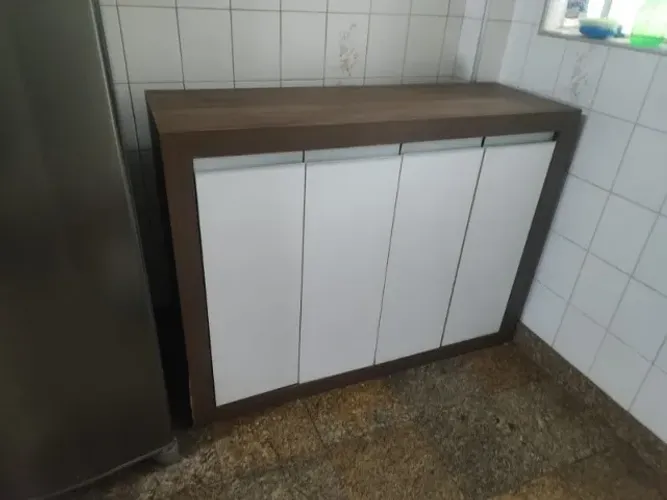 Cômoda de quatro portas
