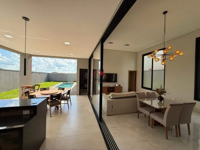 Casa á venda no Residencial Vitória (Cyrela 2) - 2 Suítes, Piscina e Varanda Gourmet