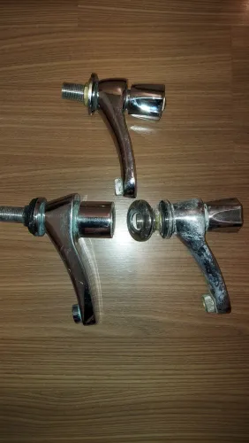 3 TORNEIRAS DE LAVATÓRIO USADAS