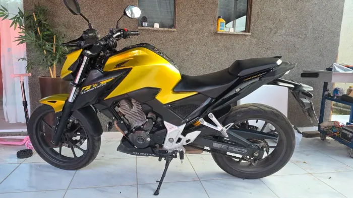 Honda CB300f seminova