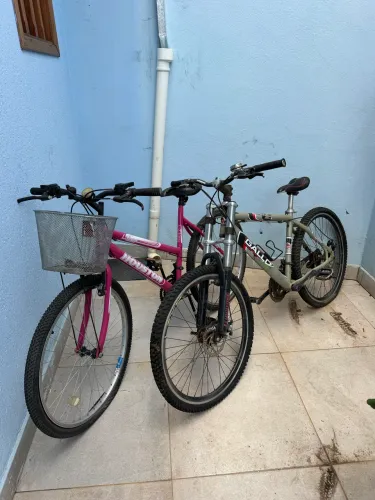 Vendo-as duas Bicicletas