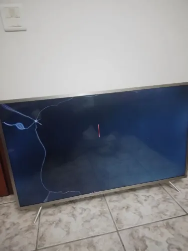 TV TCL 49" Modelo 49P2US ? Tela Quebrada / Para Peças