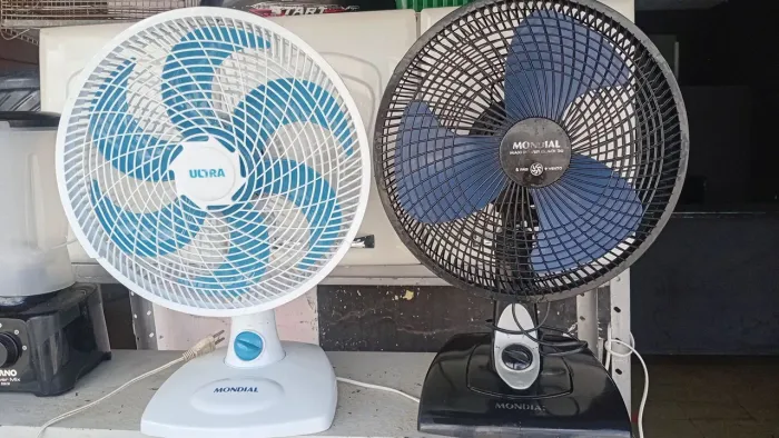 Ventiladores de 30 centímetros R$70,00 cada um