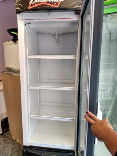 Geladeira Expositora Metalfrio 