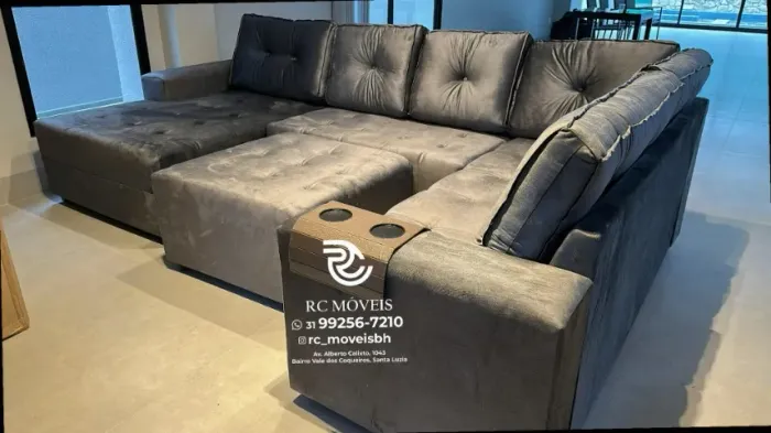 Sofá de canto Grande 3,10m com Chaise e Puff tecido veludo D33 Premium