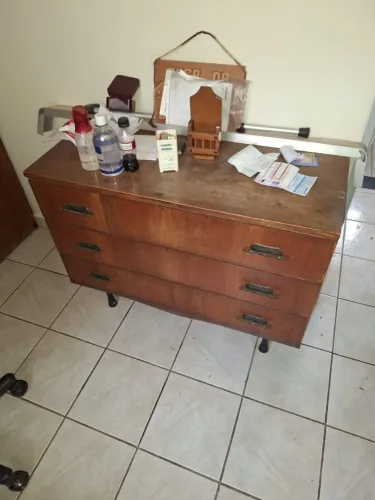 Cômoda madeira 96x48x75