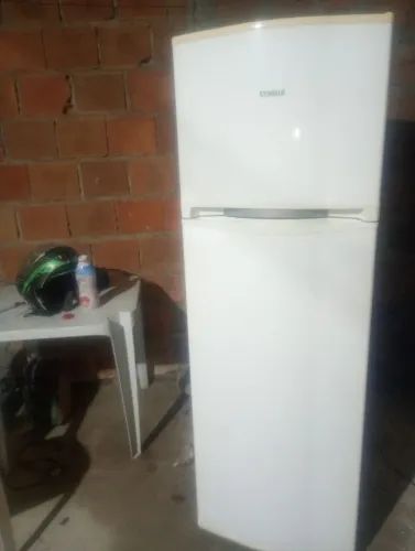 Vendo a geladeira toda boa ZAP *21