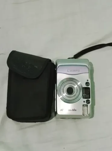 Vendo Câmera Digital AF Zoom 60U com capa