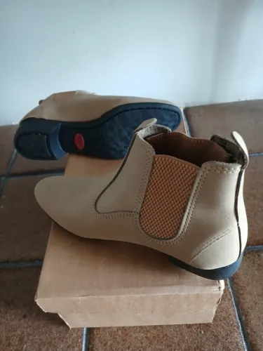 Bota feminina em couro Alvorada