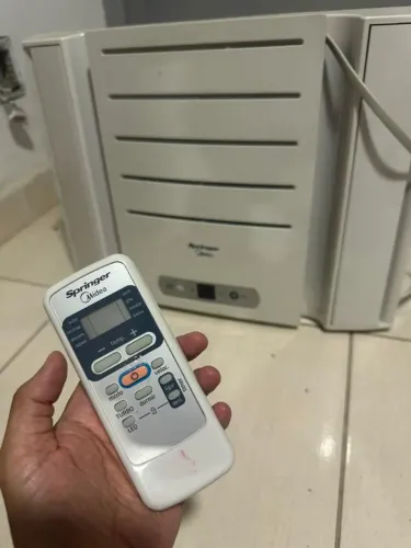 Ar condicionado de janela Midea 7.500 BTUs