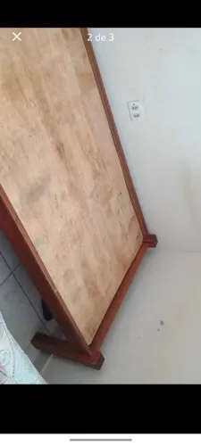 Cama de madeira solteiro