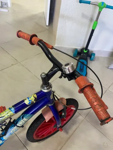 Bicicleta infantil homem aranha