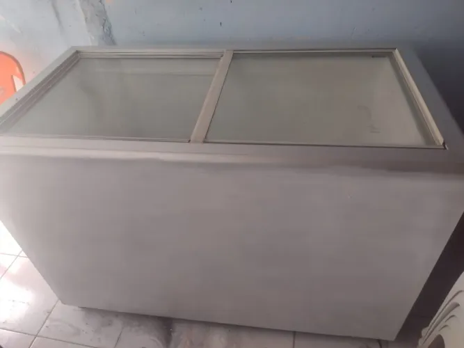 Freezer usada conservada 
