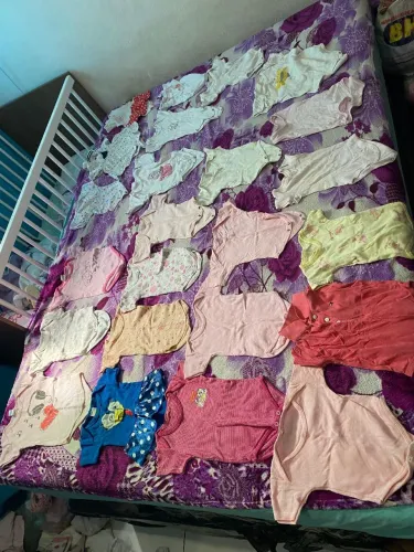60 bodys bebê recém nascido menina troco por algo do meu interesse