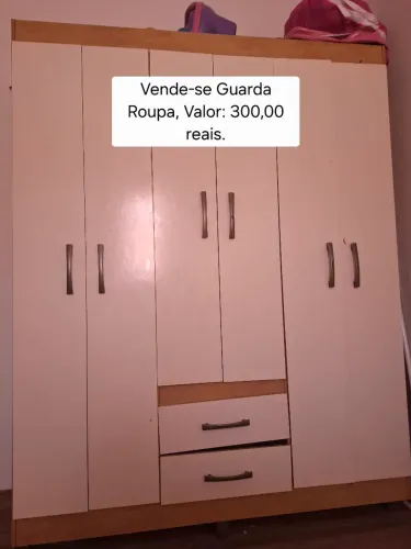 Vende-se Guarda Roupa Valor: 300,00