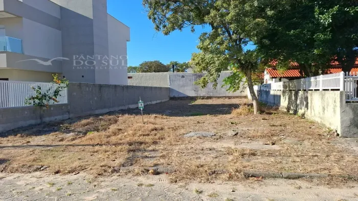 Terreno para venda á 100 metros do mar em Balneário dos Açores - Pântano do Sul - Florianó