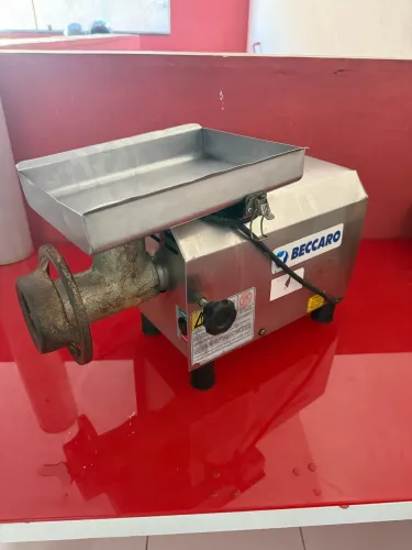 Moedor de Carne Beccaro PMB08 (Boca 8) - Bivolt - Profissional