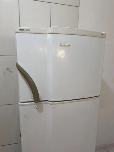 Geladeira semi nova
