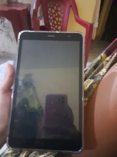 Tablet foi usado só dois meses por 350 com carregador e capinha