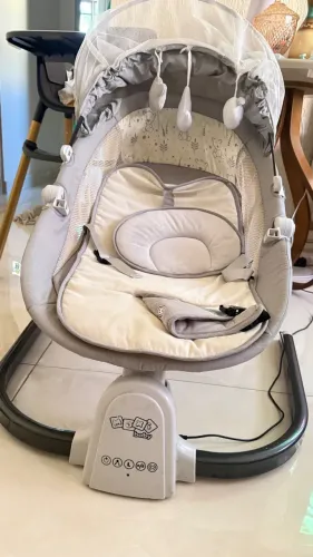 Cadeira de balanço elétrica SNUG MAXI BABY (Descanso,balanço e alimentação)