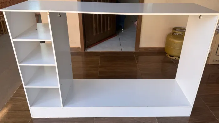 Balcão central loja uso 3 meses 