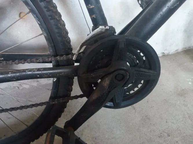 Bicicleta com 24 marchas, quadro de alumínio aro 26