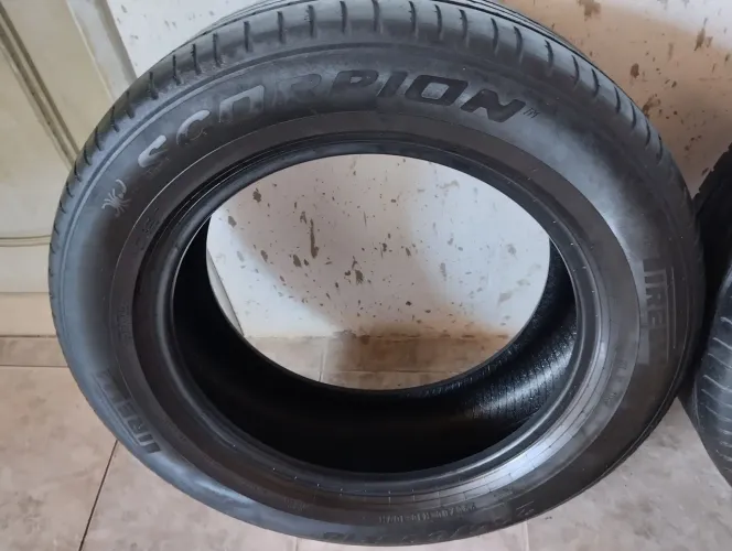Vendo 4 pneus semi novo Pirelli scorpion 235/60 é 18