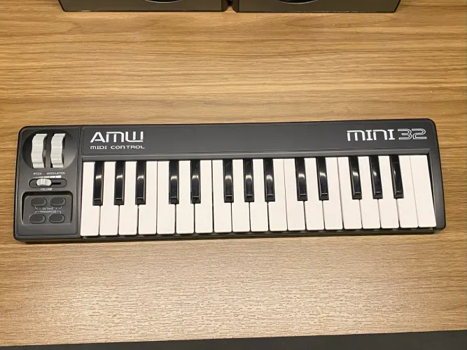 Teclado Controlador MIDI AMW Mini 32 Teclas