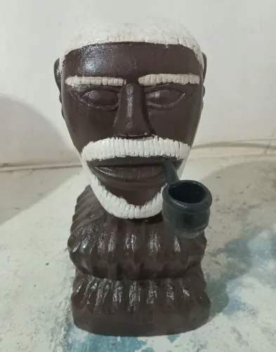 Preto Velho de madeira