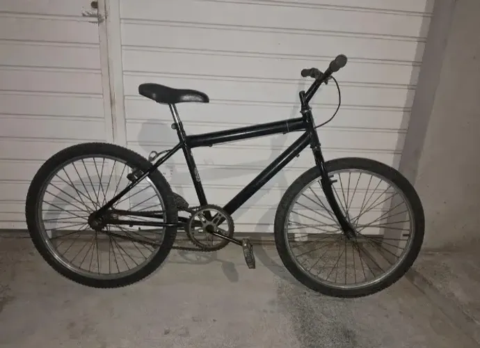 bike preta pouco usada
